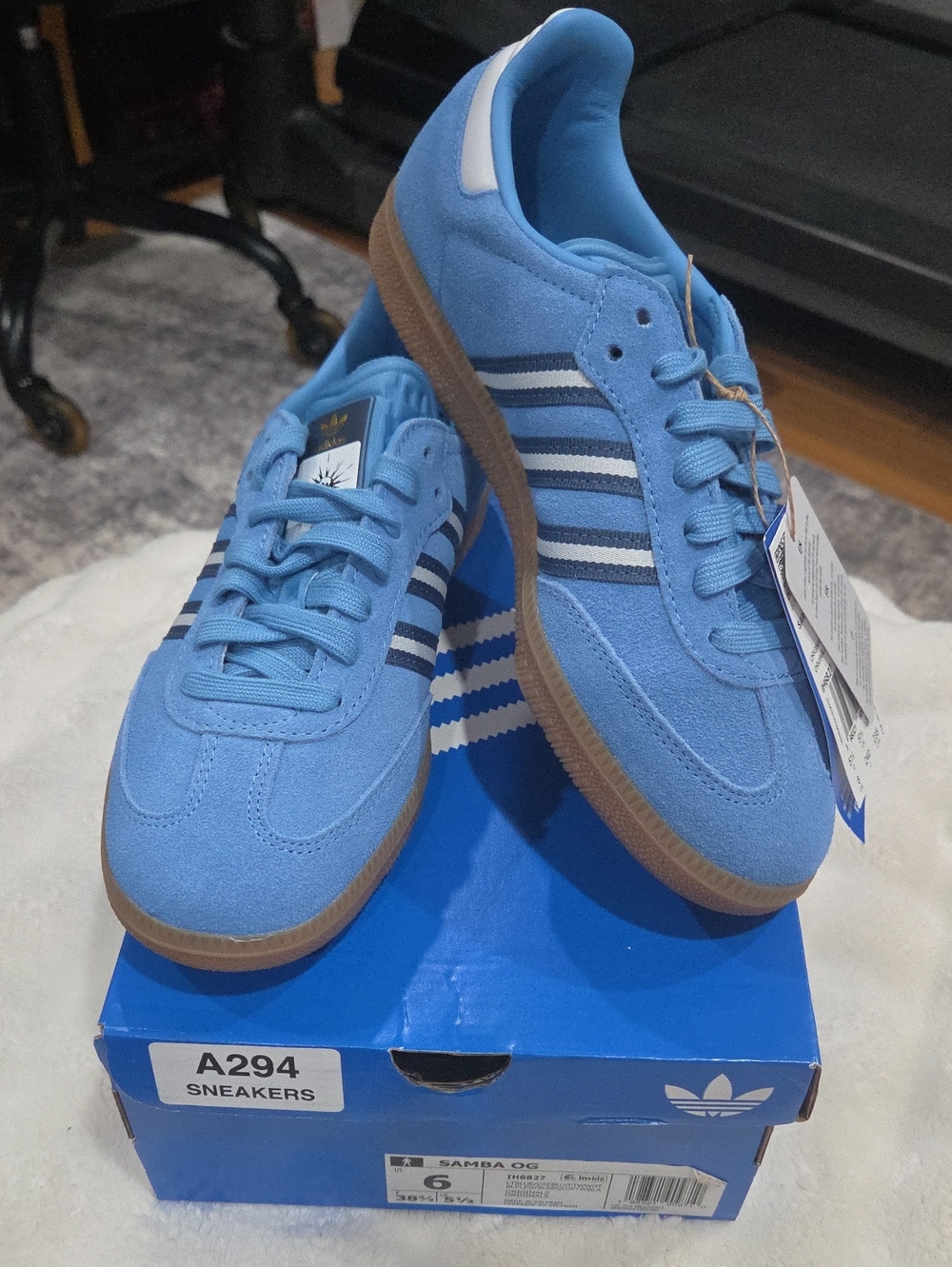 adidas Samba OG Sky Blue Suede Sneakers with Gum Sole. Size 6 Mens/Womens 8